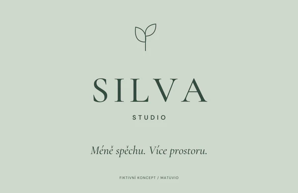 Šalvějová přední strana vizitky SILVA s listovým znakem, velkým serifovým názvem a sloganem Méně spěchu. Více prostoru.